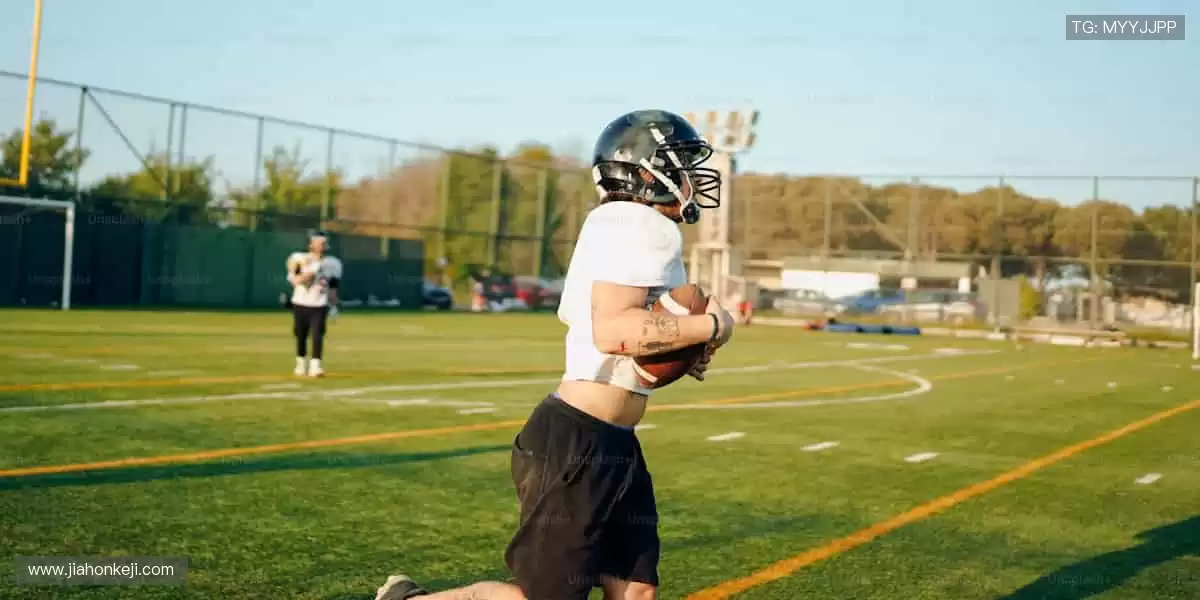 「从球衣到签名纪念品，你的热爱值得专属收藏！🎯点击探索，把偶像带回家！」